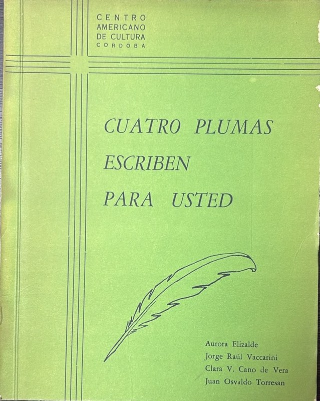 Cuatro plumas escriben para usted